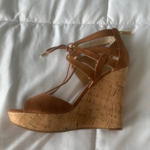 Brand new Guess women’s wedges . Size 6 - Picture 2 of 7